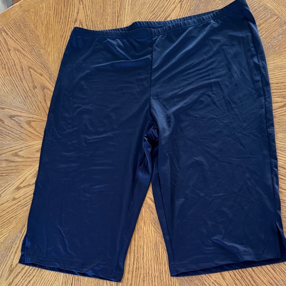 Women’s Plus size Navy Blue Cropped pants Capris with slit hem. Knee knockers